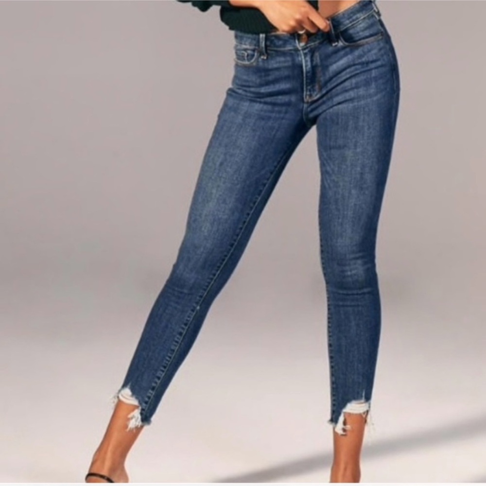 Abercrombie and Fitch skinny jeans, Harper, low rise, ankle. Dark wash. 28x23